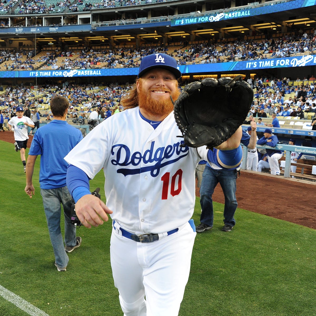 It's official: Justin Turner is the Dodgers' main third baseman