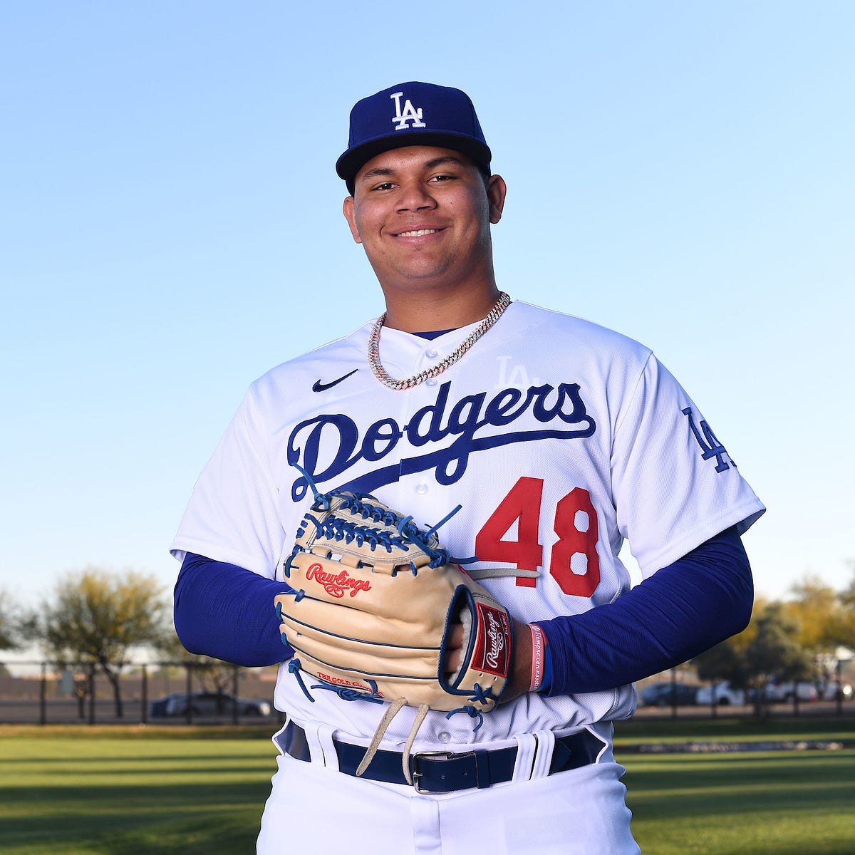 Brusdar Graterol's mom throws perfect first pitch at Dodger