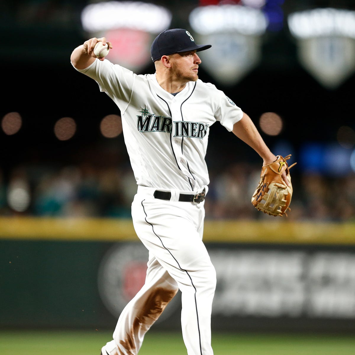 Kyle Seager and son Crue  Seattle mariners, Mariners, Kyle