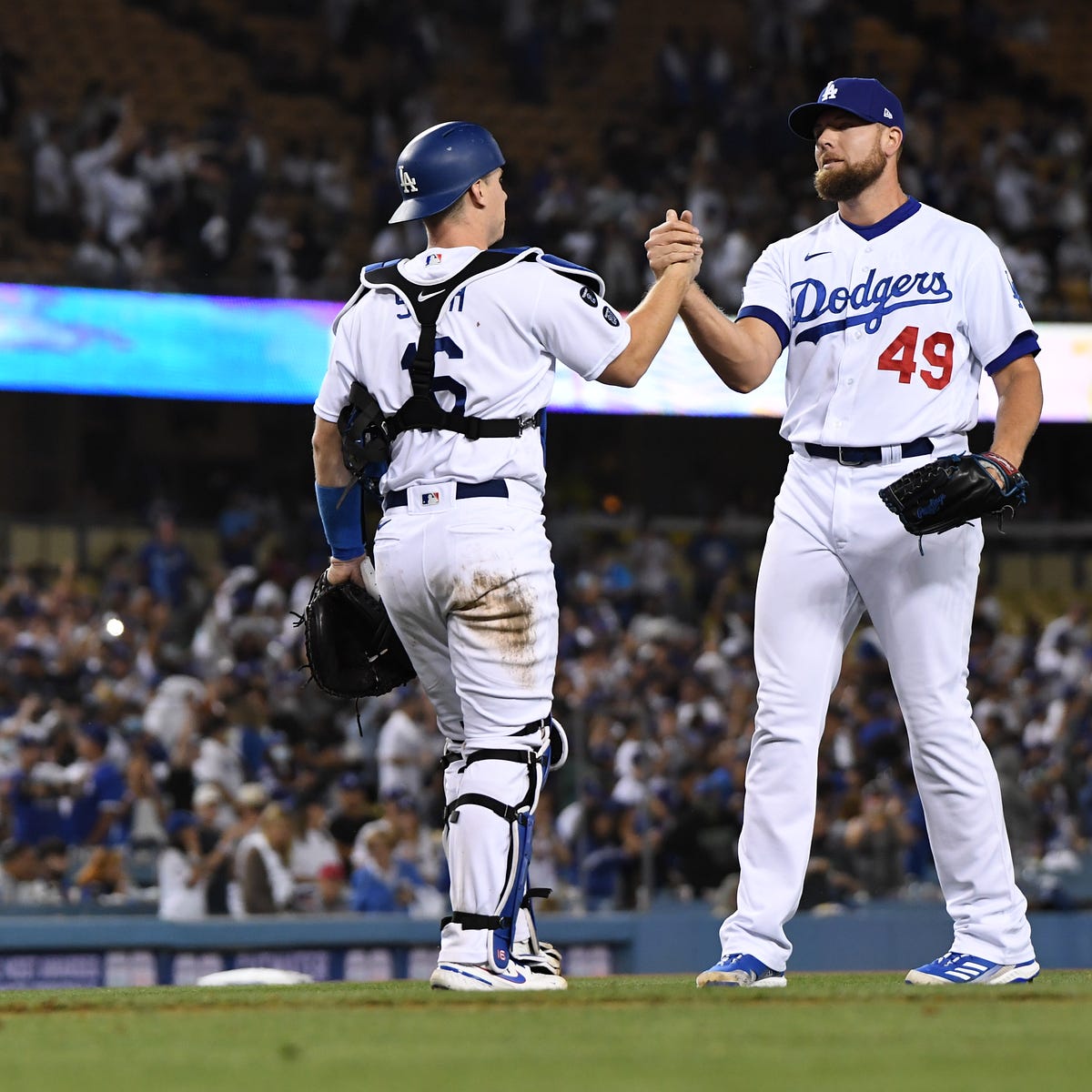 Giants' bullpen comes up big in 5-0 win over Dodgers