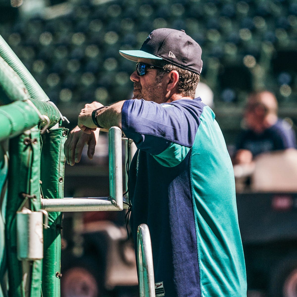 Edgar Martinez steps down as Mariners' hitting coach