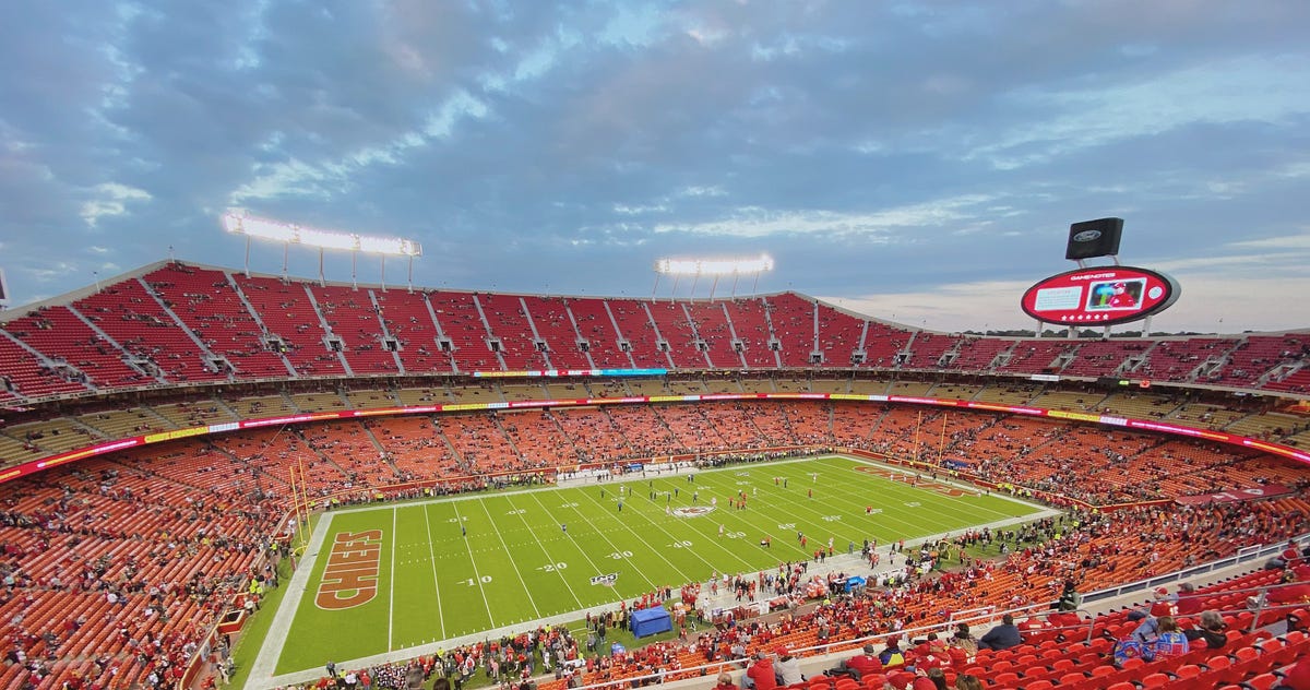 Kansas City Football Fans Booing During the Moment of Silence for Social  Justice Was an NFL Disgrace