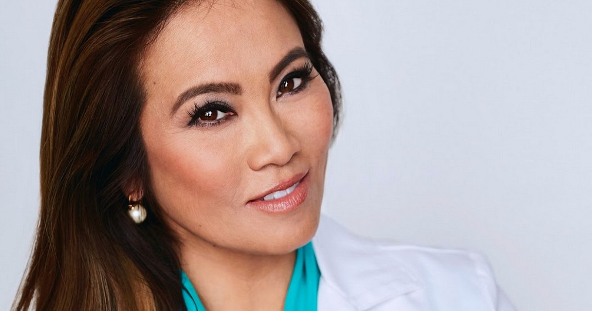 Undskyld mig Urimelig overfladisk How Dr. Sandra Lee, Dr. Pimple Popper, Thrives As an Entrepreneur Turned  Celebrity | by Ming S. Zhao | Authority Magazine | Medium