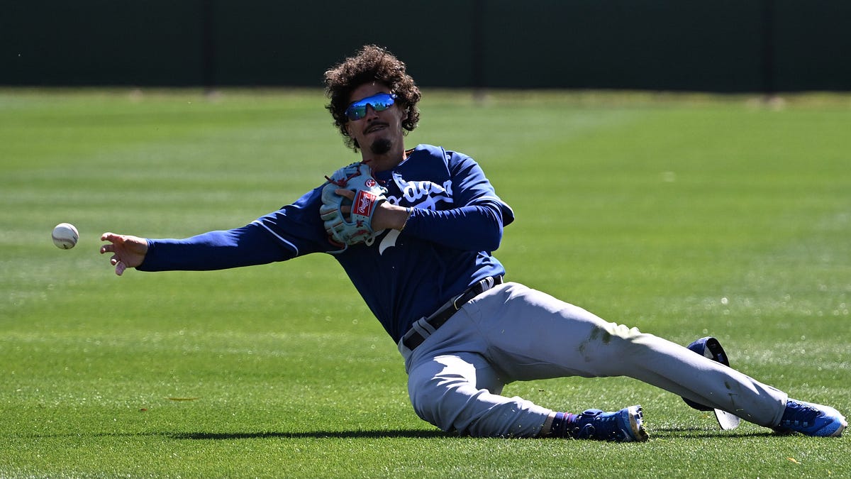 Vargas' spectacular play highlights Dodgers' spring intra-squad