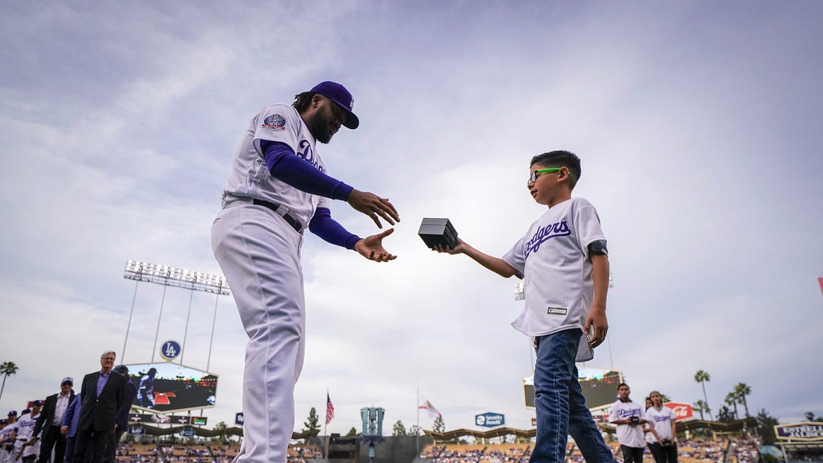 How the Lakers are celebrating the Dodgers championship - Silver