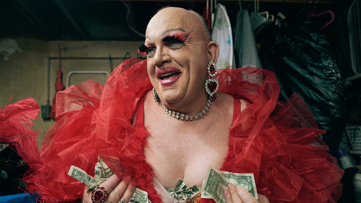 Image of: A Look Behind the Curtain at San Francisco’s Drag Institution