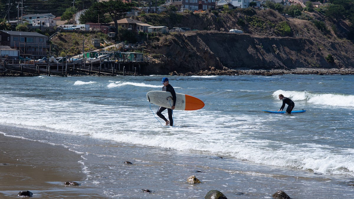 Image of: How Stephan Jenkins Flows From Screamer to Surfer