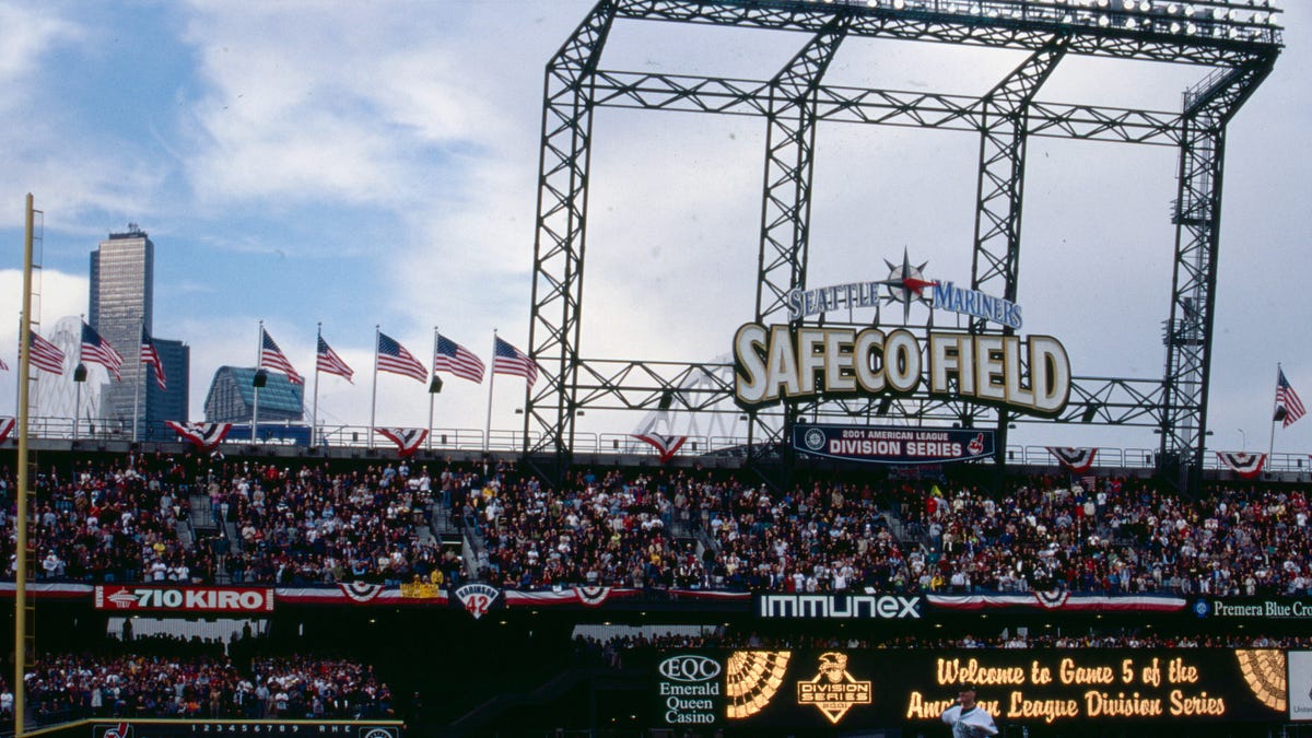 Late, Great Dave Niehaus Welcomes Mariners Baseball Back [VIDEO]