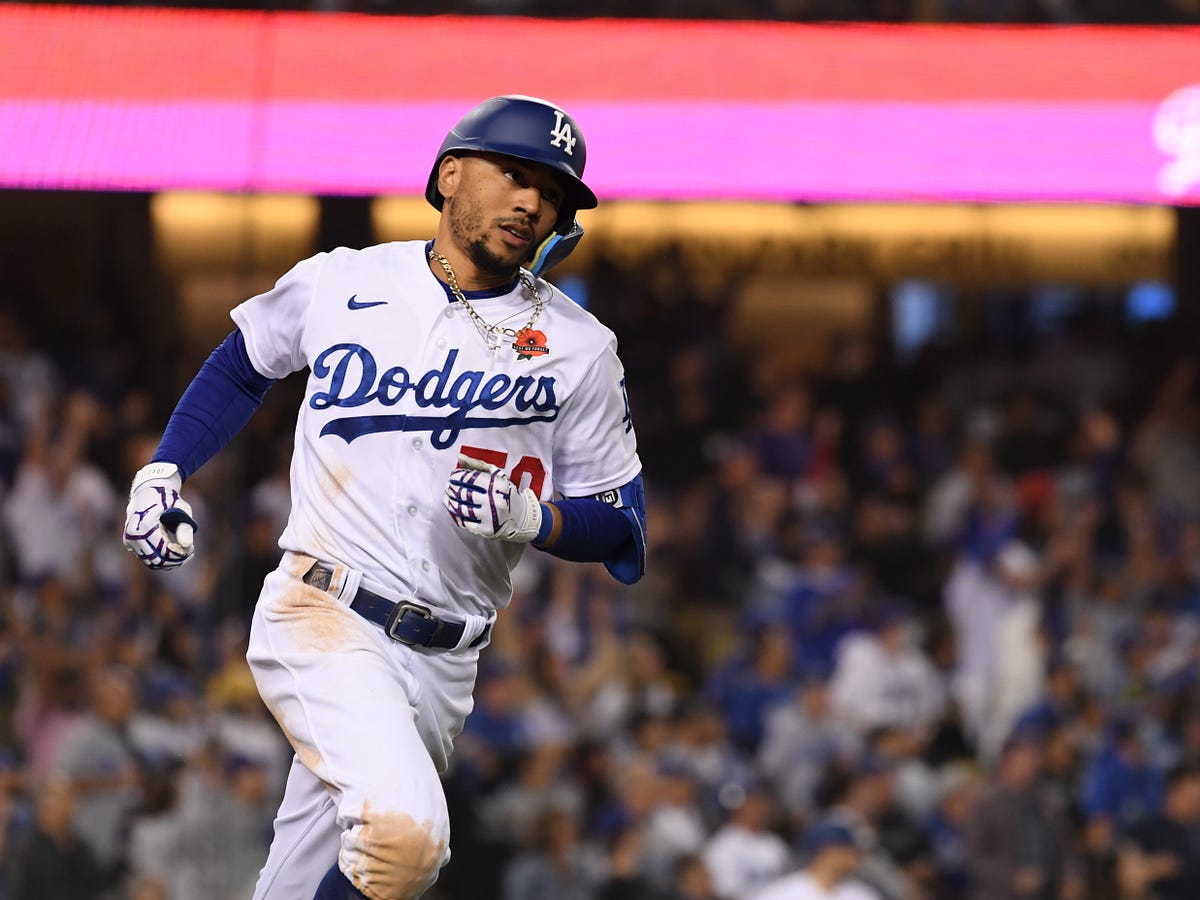 Dodgers' Mookie Betts to injured list with cracked right rib