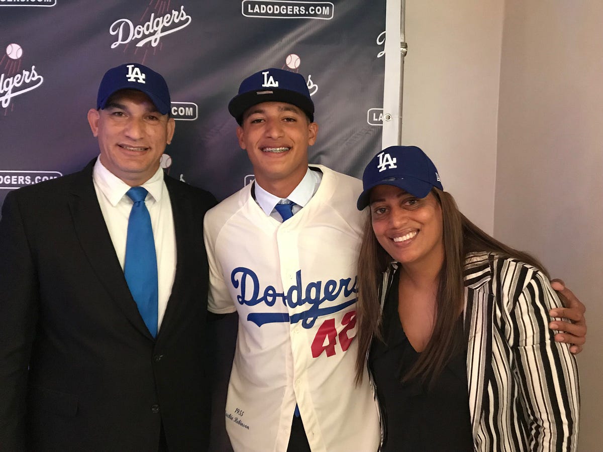 Dodgers sign top-rated international prospect Diego Cartaya