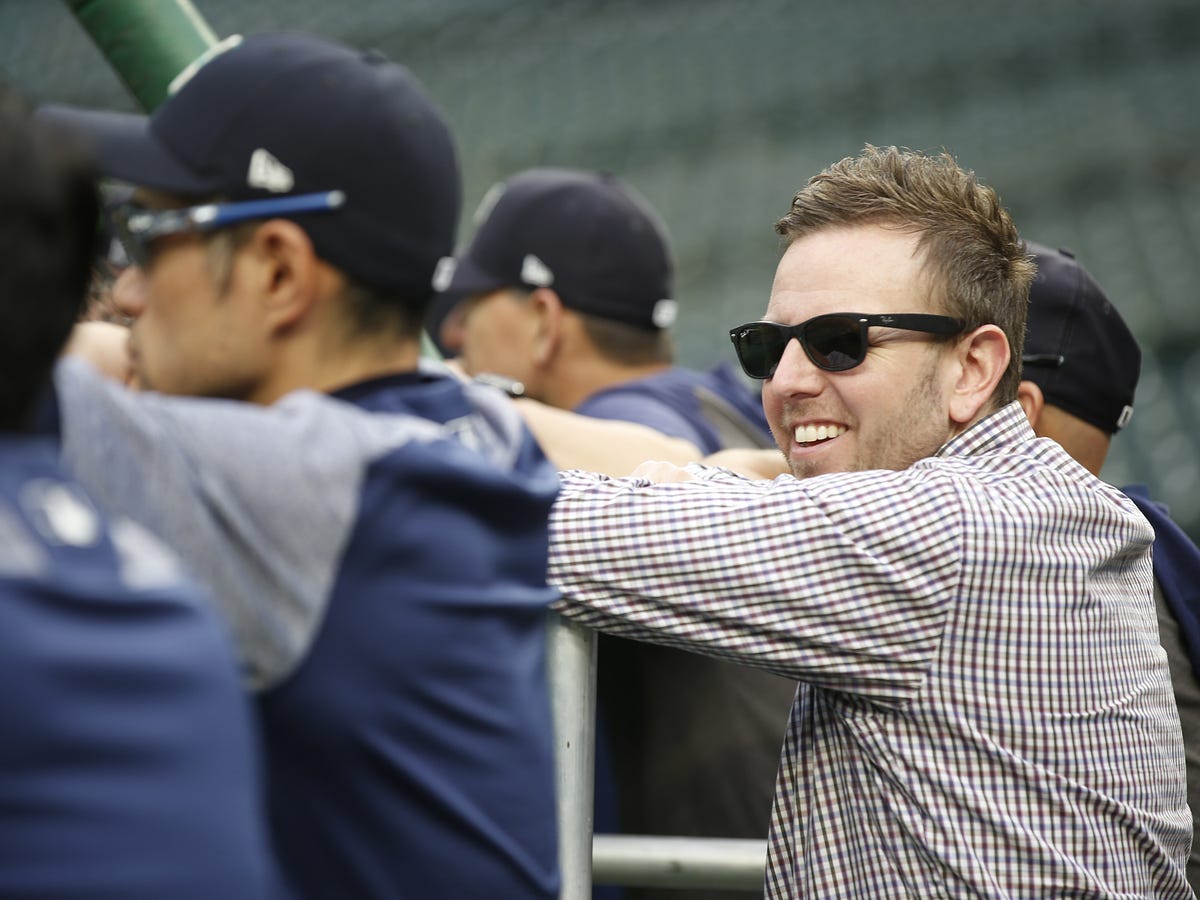 Mariners promote Justin Hollander to general manager