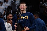 Nikola Jokic e o basquete mecânico.