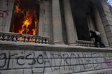 Parlemen Sahkan Anggaran Diam-Diam, Demonstran Bakar Gedung Guatemala