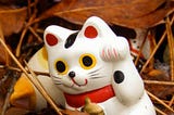 A maneki neko statute photographed in Japan