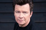 “Never Gonna Give You Up” turns 35: Interview with ’80s Music Icon RICK ASTLEY on his Iconic Song…