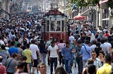 Hukukta gerilerken bir de mutsuzluk artıyor