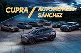 Imagen de una gama de vehículos de la marca Cupra presentados por Automóviles Sánchez. Se muestra una línea de varios modelos de coches prémium estacionados en un área pavimentada con líneas de luz azul y verde que atraviesan la escena. El coche más cercano al frente es gris con detalles en negro y está ligeramente inclinado hacia la cámara, destacando su diseño deportivo y elegante. En el fondo, hay un cielo nublado al atardecer que contribuye a una atmósfera dramática e interesante. La imagen resalta la variedad y el estilo sofisticado de los automóviles Cupra ofrecidos por Automóviles Sánchez, enfatizando su posición como marca de coches prémium.