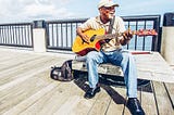 3 Best Guitar Lessons for Seniors (and helpful tips)
