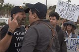 “No Kings” e MAGA: il teatro delle ombre sul ponte del Titanic