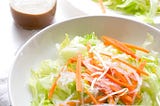 Vegan Chinese salad. Prepare the typical Chinese restaurant salad at home. This version is vegan and much healthier because we have eliminated the white sugar. | danceofstoves.com #danceofstoves