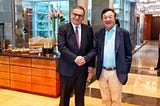 Huawei founder and CEO Ren Zhengfei presents the “Father of Polar Code” with an award.