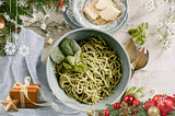 Espaguete de Abobrinha com Pesto de Manjericão para Ceia de Natal