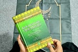 Review Buku Khowatir Quraniyah: Tahu Makna dan Fokus Surat serta Hubungan Antar Surat