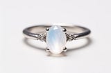 10 REASONS WHY THE MOONSTONE GEM IS GOOD TO USE IN ENGAGEMENT RINGS? — MAROTH JEWELS