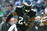 Jordan Howard Returns to the Eagles