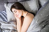 Sleep Almost Immediately with Methods from the Military and Hypnotherapy