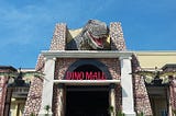 https://en.m.wikipedia.org/wiki/File:Dino_Mall_Jatim_Park_3_20180922_084928.jpg
