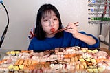 Ih Candu Banget, Ini 4 Alasan Kenapa Kita Gak Bisa Berhenti Nonton Video Mukbang!