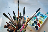 A GUIDE TO ACRYLIC PAINTING BRUSHES