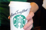 O que podemos aprender com a ideia de usar hashtag em copo de café