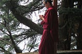 How does this buddhist monk use his smartphone?