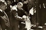 Kırmızı Kurdele, Atatürk ve Faiz Bey!