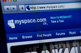 “Sosyal Medya Pazarlamasında Öncülerin Mirası: MySpace, Facebook ve İnovasyonun Geleceği”