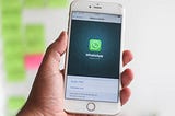 WhatsApp para iPhone te permitirá Compartir Música y Emojis Gigantes