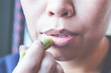 Labbra Idratate e Benessere Naturale: I Miracoli del Burrocacao al CBD