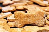 Biscoitos de aveia e mel pra cachorro