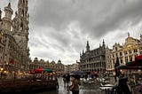 Grand Place in rainy summer day, Brusseşs