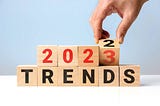 A hand changing a wooden blocks of words from 2022 to 2023 trends