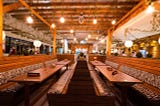 Música e padronização da identidade de marca — Imagem mostra unidade da marca Mundo Animal, franquia de restaurantes temáticos, cliente Bananas Music.