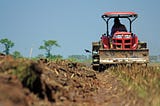 Macchine agricole: obbligo del patentino per trattore a ruote e a cingoli