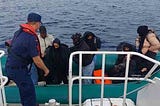 Ayvalık açıklarında 12 düzensiz göçmen kurtarıldı