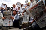 «Хочешь писать — отсиди»: как работает журналистика в Турции