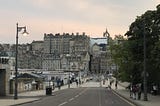 蘇格蘭高地自駕｜Day 1｜披上晚霞氣質爆表的古老城鎮愛丁堡 Edinburgh