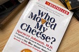 Who Moved My Cheese? Perubahan Bukan Bencana, Pola Pikirmu Sumbernya.