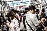 Débauche de téléphones dans le métro japonais