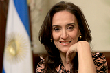 Estilo Político: Gabriela Michetti y la practicidad del perchero